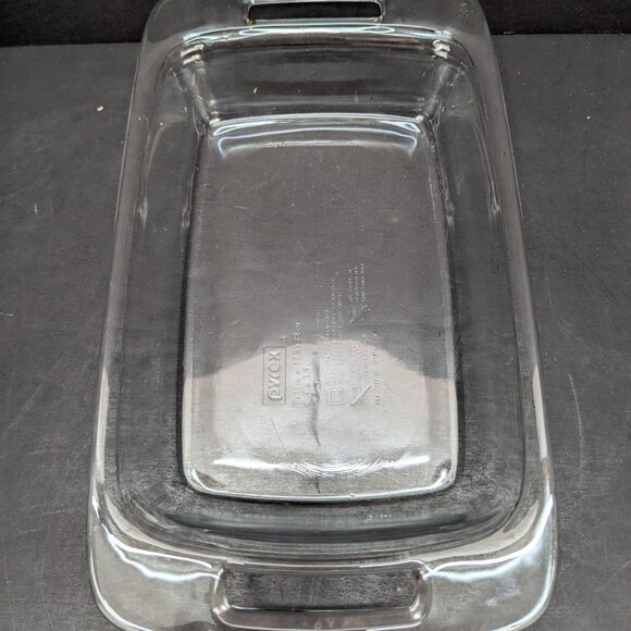Pyrex 7 x 11 inch Clear Glass Blue Tint Baking Dish with Handles 2 Qt 1.9L - Picture 5 of 7
